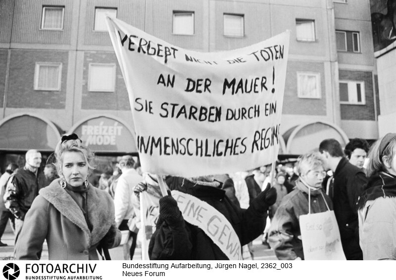 Demonstration des Neuen Forums in Berlin<BR>Aufnahmedatum: 10.12.1989<BR>Material/Technik: Foto<BR>Aufnahmeort: Berlin<BR>Signatur: 2362_003<BR>