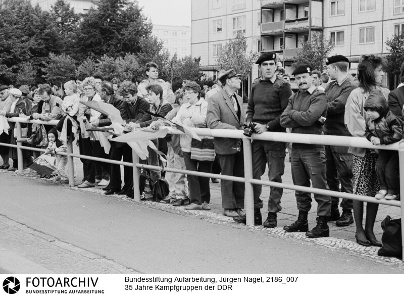35 Jahre Kampfgruppen, Berlin 24.09.1988<BR>Aufnahmedatum: 24.09.1988<BR>Material/Technik: Foto<BR>Aufnahmeort: (Ost-) Berlin / DDR<BR>Signatur: 2186_007<BR>