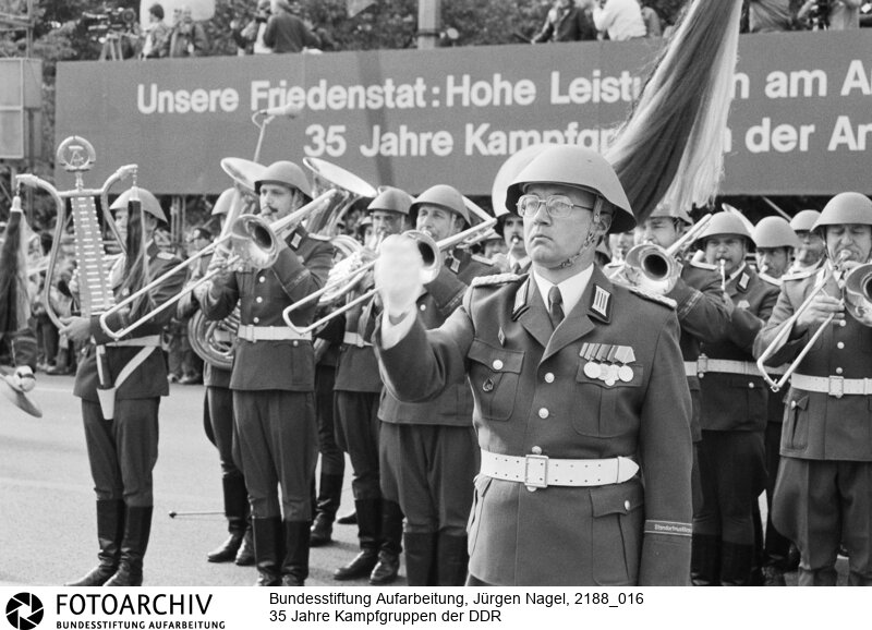35 Jahre Kampfgruppen, Berlin 24.09.1988<BR>Aufnahmedatum: 24.09.1988<BR>Material/Technik: Foto<BR>Aufnahmeort: (Ost-) Berlin / DDR<BR>Signatur: 2188_016<BR>
