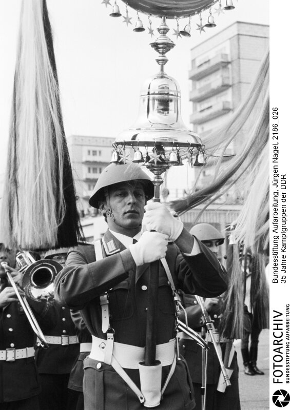 35 Jahre Kampfgruppen, Berlin 24.09.1988<BR>Aufnahmedatum: 24.09.1988<BR>Material/Technik: Foto<BR>Aufnahmeort: (Ost-) Berlin / DDR<BR>Signatur: 2186_026<BR>