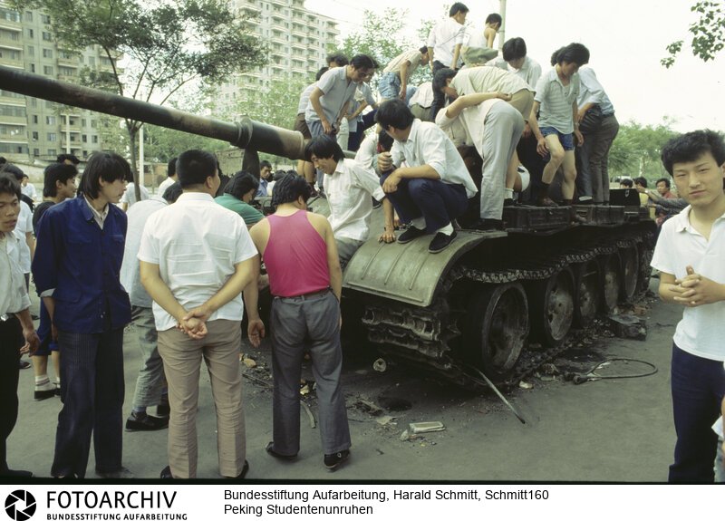 Nach den Schiessereien auf dem Platz des Himmlichen Friedens in Peking. Dia: 57/03 <BR>Aufnahmedatum: Mai 1989<BR>Material/Technik: Foto / Dia<BR>Aufnahmeort: Peking / China<BR>Signatur: Schmitt160