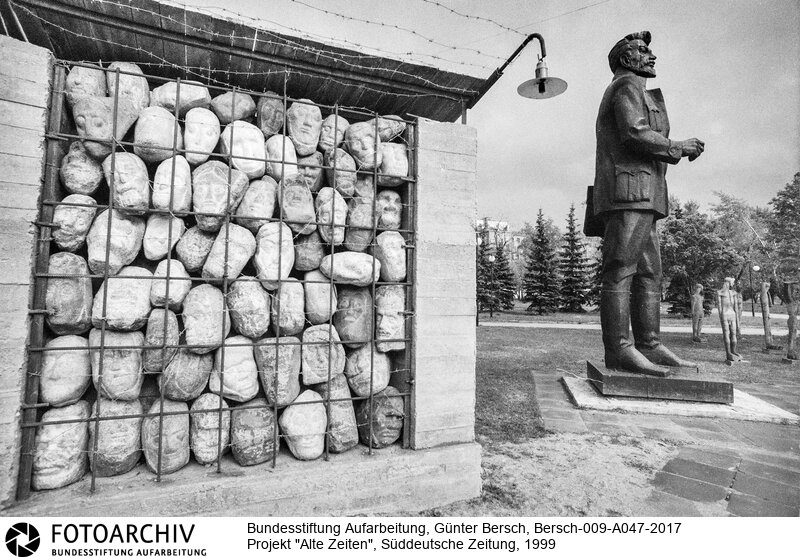 Bersch fühlte sich den Völkern der ehemaligen Sowjetunion verbunden, dabei Interessierte ihn kulturelle Idendität ebenso, wie die Verwerfungen des Stalinismus und der  Versuch, den Kommunismus abzuschütteln<BR>Material/Technik: Foto s/w<BR>Aufnahmeort: <BR>Signatur: Bersch-009-A047-2017<BR>