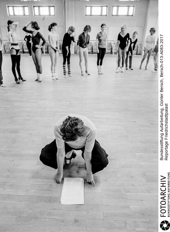 Kristina Merkel, Solotänzerin, Bühne und Garderobe<BR>Aufnahmedatum: 1984<BR>Material/Technik: Foto / s/w<BR>Aufnahmeort: Ostberlin (Berlin), DDR (Deutschland)<BR>Signatur: Bersch-013-A083-2017<BR>