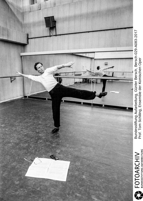 Komische Oper,  Choreograph, Reportage für "Für Dich", 1984<BR>Aufnahmedatum: 1984<BR>Material/Technik: Foto / s/w<BR>Aufnahmeort: Berlin<BR>Signatur: Bersch-029-A083-2017<BR>