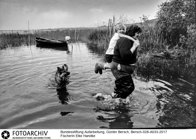 Aufnahme aus der Zeit Berschs 1980-1990 als Bildreporter beim Berliner Verlag, Redaktion "Für Dich"<BR>Aufnahmedatum: 1983<BR>Material/Technik: Foto / s/w<BR>Aufnahmeort:  Korswandt, Usedom (Mecklenburg-Vorpommern), DDR (Deutschland)<BR>Signatur: Bersch-028-A033-2017<BR>
