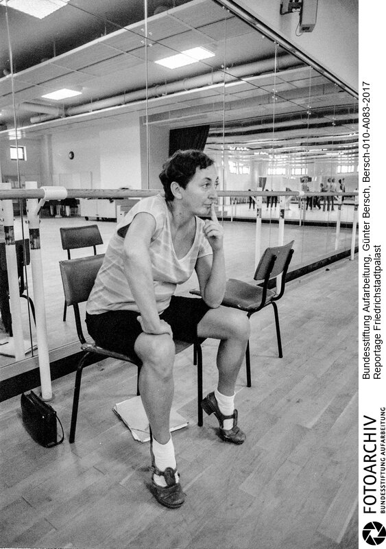 Kristina Merkel, Solotänzerin, Bühne und Garderobe<BR>Aufnahmedatum: 1984<BR>Material/Technik: Foto / s/w<BR>Aufnahmeort: Ostberlin (Berlin), DDR (Deutschland)<BR>Signatur: Bersch-010-A083-2017<BR>