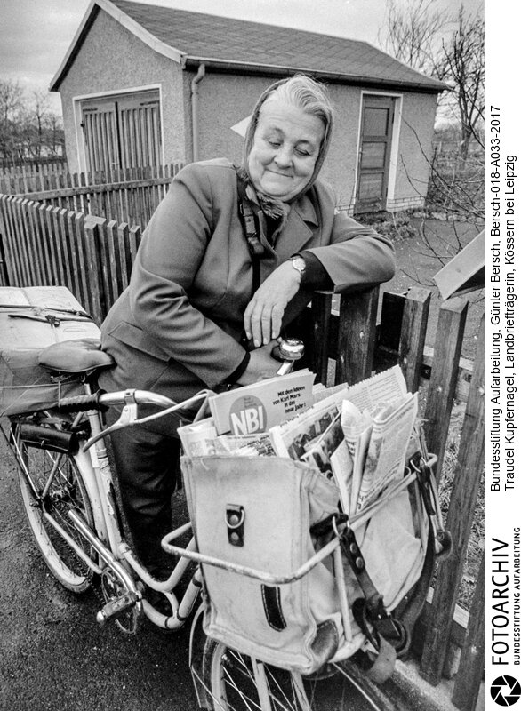 Aufnahme aus der Zeit Berschs 1980-1990 als Bildreporter beim Berliner Verlag, Redaktion "Für Dich"<BR>Aufnahmedatum: Mai 1983<BR>Material/Technik: Foto / s/w<BR>Aufnahmeort: Kössern (Sachsen), DDR (Deutschland)<BR>Signatur: Bersch-018-A033-2017<BR>