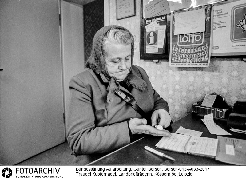 Aufnahme aus der Zeit Berschs 1980-1990 als Bildreporter beim Berliner Verlag, Redaktion "Für Dich"<BR>Aufnahmedatum: Mai 1983<BR>Material/Technik: Foto / s/w<BR>Aufnahmeort: Kössern (Sachsen), DDR (Deutschland)<BR>Signatur: Bersch-013-A033-2017<BR>