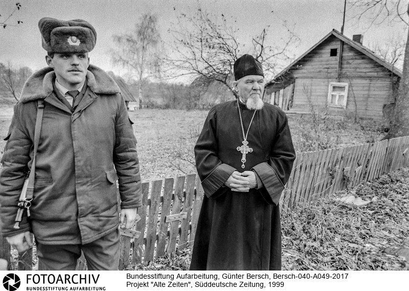 Bersch fühlte sich den Völkern der ehemaligen Sowjetunion verbunden, dabei Interessierte ihn kulturelle Idendität ebenso, wie die Verwerfungen des Stalinismus und der  Versuch, den Kommunismus abzuschütteln<BR>Material/Technik: Foto s/w<BR>Signatur: Bersch-040-A049-2017<BR>
