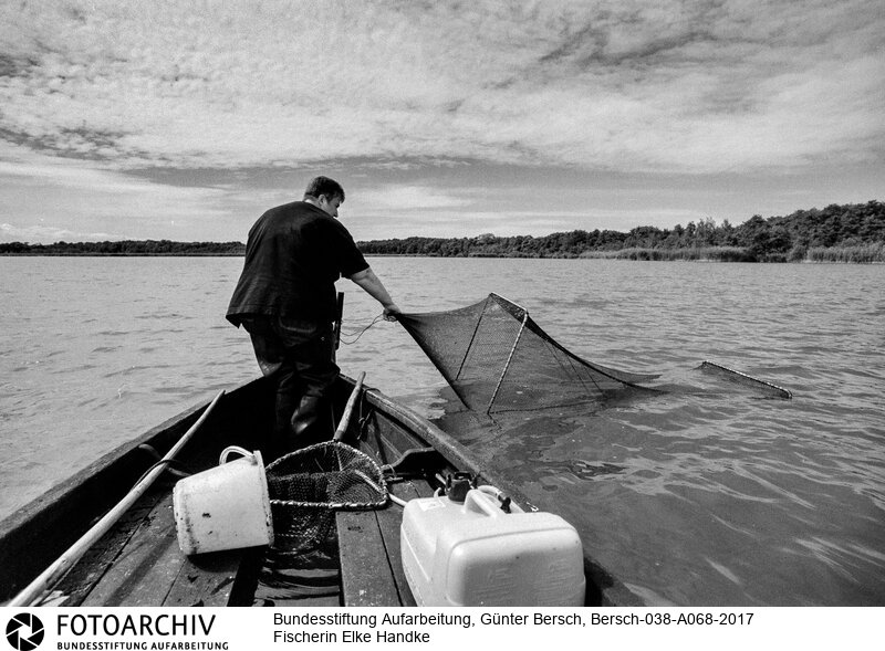 Experimentelle Fotografie und Reportage, Nachwende, Ostdeutschland
(Aus der Serie "Der Zweite Blick")<BR>Aufnahmedatum: 1991<BR>Material/Technik: Foto / s/w<BR>Aufnahmeort: Korswandt, Usedom, Mecklenburg-Vorpommern, Deutschland<BR>Signatur: Bersch-038-A068-2017<BR>