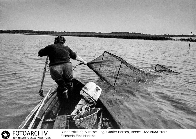 Aufnahme aus der Zeit Berschs 1980-1990 als Bildreporter beim Berliner Verlag, Redaktion "Für Dich"<BR>Aufnahmedatum: 1983<BR>Material/Technik: Foto / s/w<BR>Aufnahmeort: Korswandt, Usedom (Mecklenburg-Vorpommern), DDR (Deutschland)<BR>Signatur: Bersch-022-A033-2017<BR>