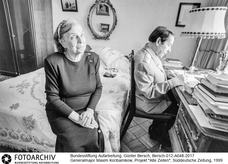 Bersch fühlte sich den Völkern der ehemaligen Sowjetunion verbunden, dabei interessierten ihn kulturelle Identität ebenso wie die Verwerfungen des Stalinismus und der Versuch, den Kommunismus abzuschütteln.<BR>Aufnahmedatum: 1999<BR>Material/Technik: Foto / s/w<BR>Signatur: Bersch-012-A048-2017<BR>