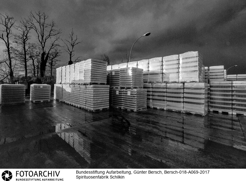 Experimentelle Fotografie und Reportage, Nachwende, Ostdeutschland<BR>Aufnahmedatum: 1992<BR>Material/Technik: Foto / s/w<BR>Aufnahmeort: Berlin, Deutschland<BR>Signatur: Bersch-018-A069-2017<BR>