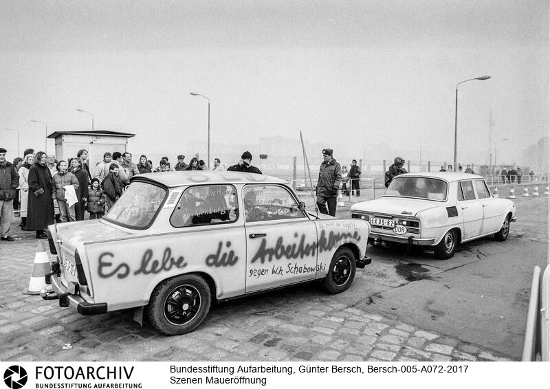 Berlin im Umbruch, 1989 - 1995, Stadtbeobachtungen<BR>Aufnahmedatum: 1989-1990<BR>Material/Technik: Foto / s/w<BR>Aufnahmeort: Berlin, Deutschland<BR>Signatur: Bersch-005-A072-2017<BR>