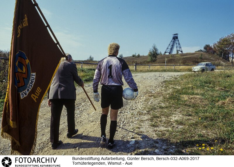 Experimentelle Fotografie und Reportage, Nachwende, Ostdeutschland<BR>Aufnahmedatum: 1992<BR>Material/Technik: Foto / Farbe<BR>Aufnahmeort: Aue, Sachsen, Deutschland<BR>Signatur: Bersch-032-A069-2017<BR>