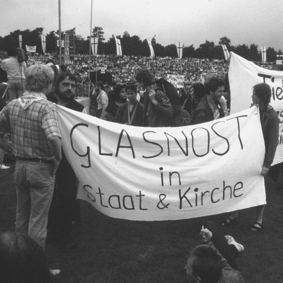 Abschlussveranstaltung Evangelischer Kirchentag in Berlin vom 24. -28.06. 1987  im Union Stadion Alte Försterei  | Final event evangelical church convent in stadion "Alte Försterei"  from 24. -28. 06. 1987